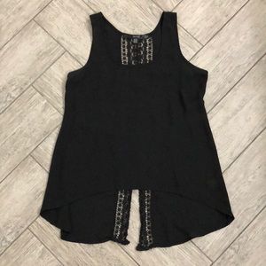 High-low crochet back detail tank